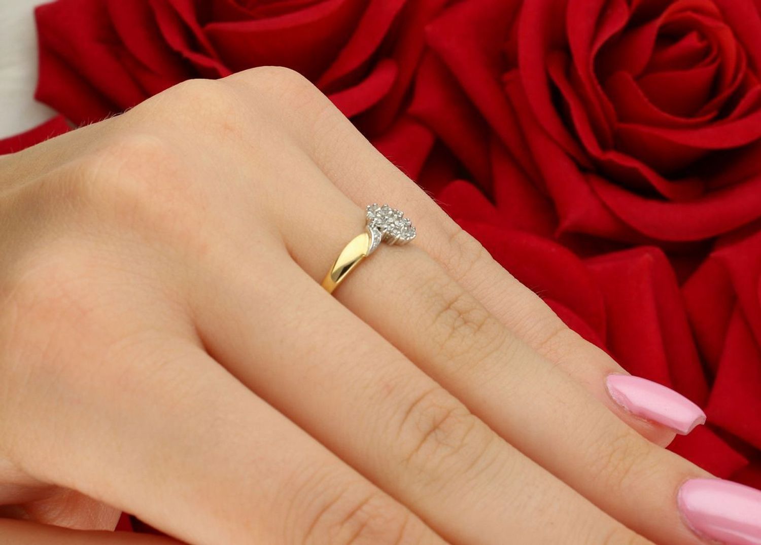 Pierścionek złoty DIAMENT białe i żółte złoto, diament.  Złoto i brylanty to wyjątkowe połączenie, które kobiety wprost uwielbiają. Pierścionek ofiarowany ukochanej kobiecie stanie się pięknym 1.jpg